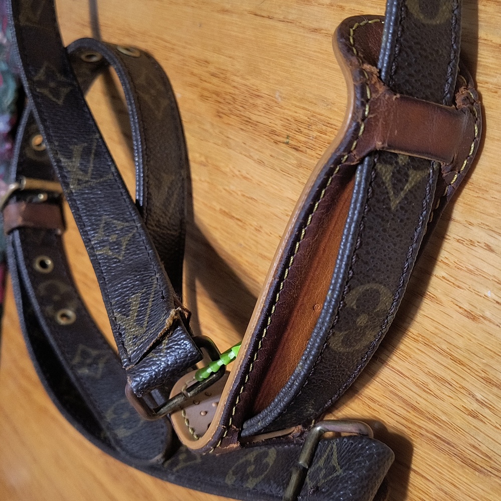 Monogram Brown Shoulder Strap - Picture 5 of 5